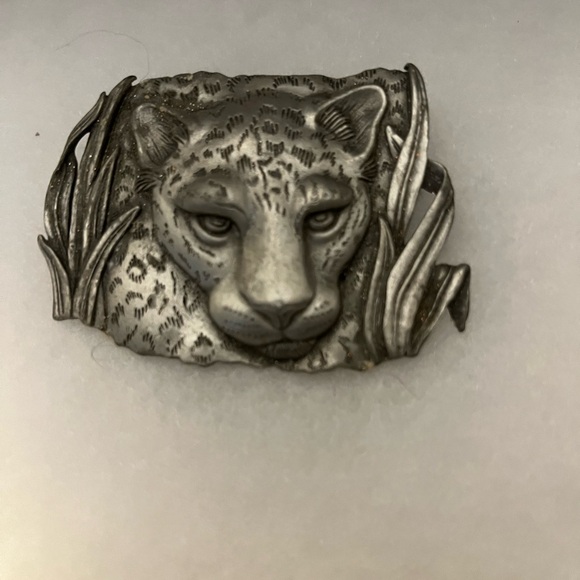 None Jewelry - Broach Lion Pin On , Silver Color